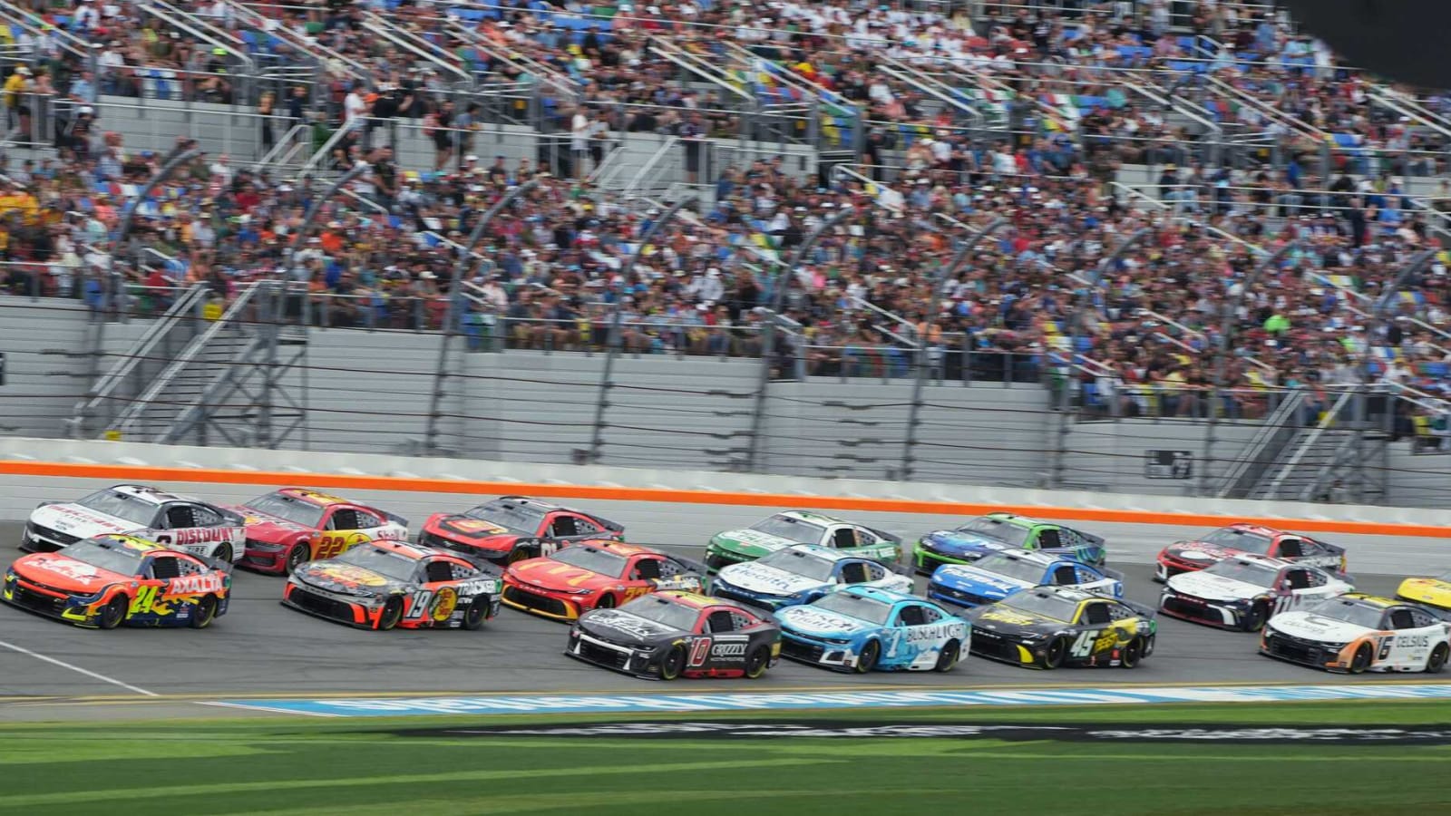 Daytona 500 delayed by rain, red flag displayed on lap 11