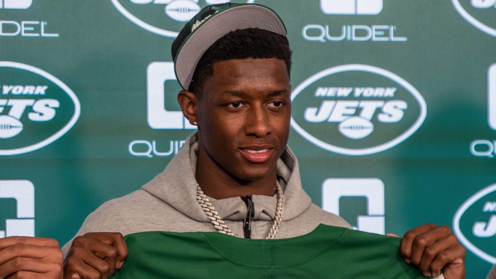 Jets Rookie Sauce Gardner Gets Buffalo Wild Wings Deal, Own Sauce