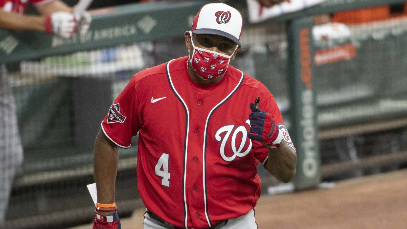 Nationals, Dave Martinez agree to extension