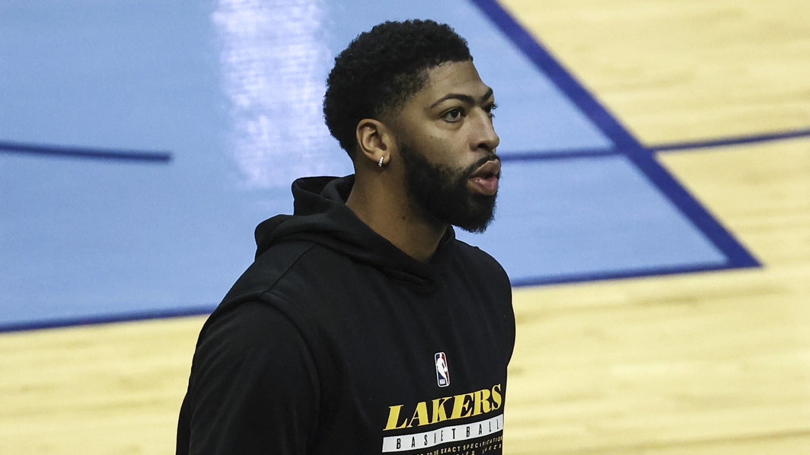 Lakers' Anthony Davis rips himself after win over Bucks