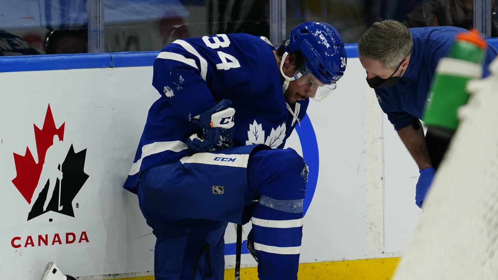 Auston Matthews reaches 30 goals but suffers injury Yardbarker