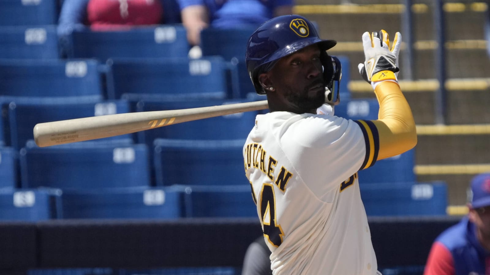 Brewers, Cubs benches clear after Andrew McCutchen HBP