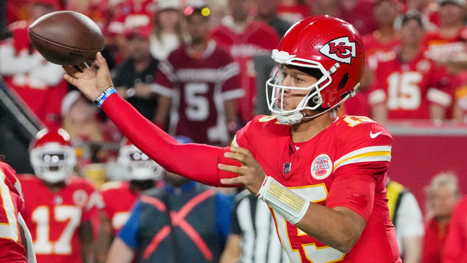 Watch: Mahomes sets Chiefs passing record in perfect way
