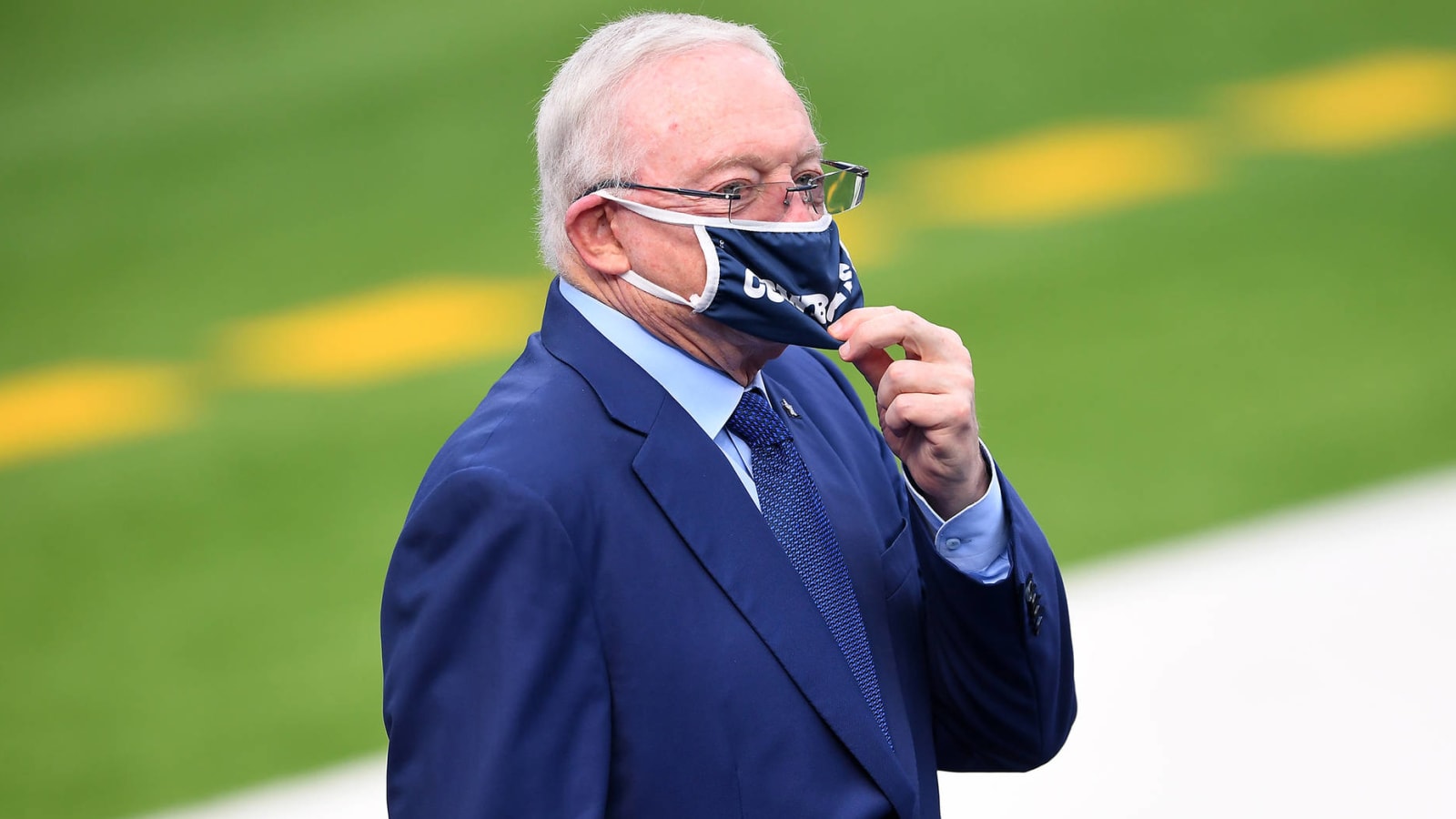 Jones: Cowboys 'respect' Poe kneeling during anthem