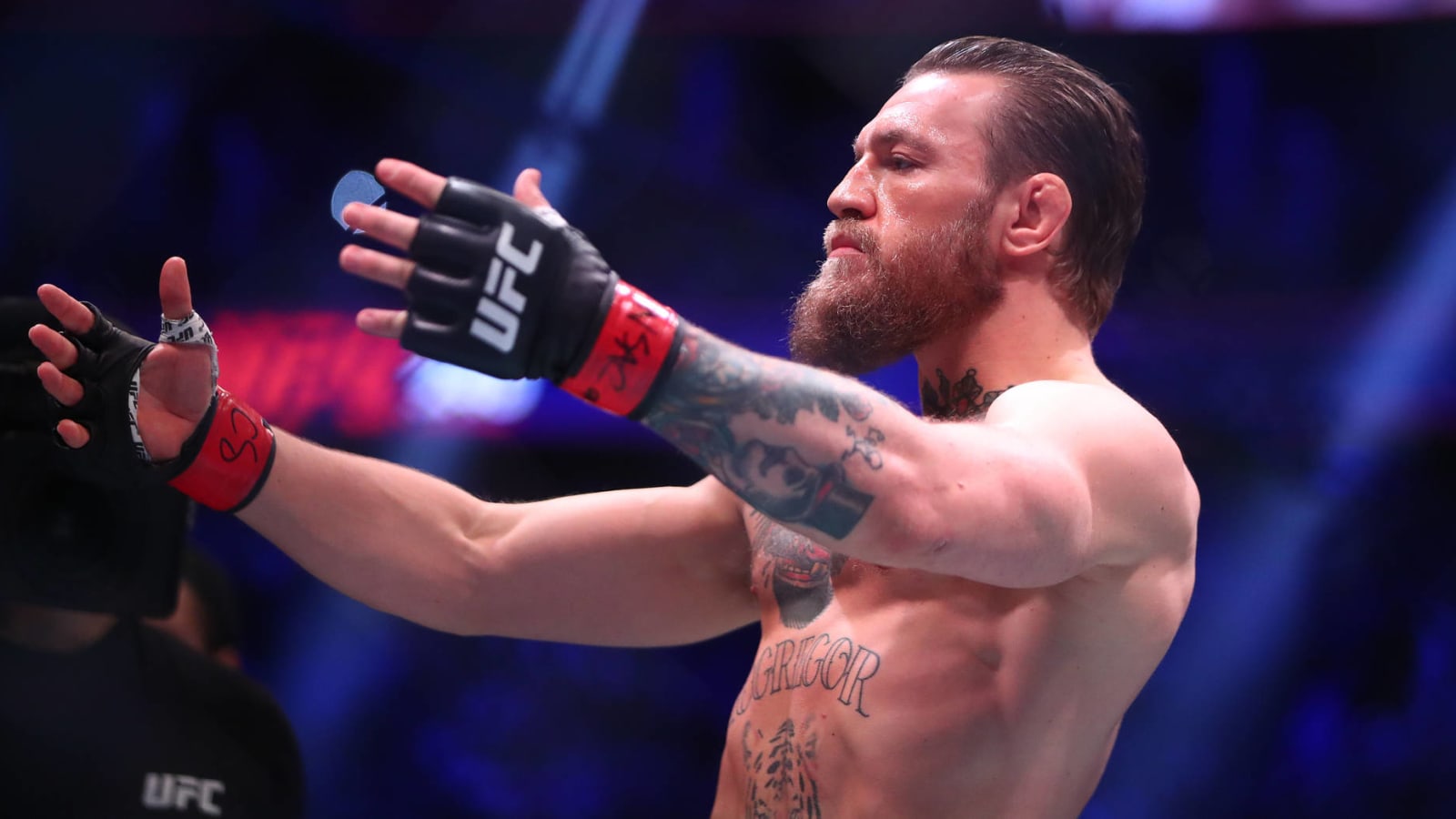 Conor McGregor 'accepts' challenge to fight Oscar De La Hoya