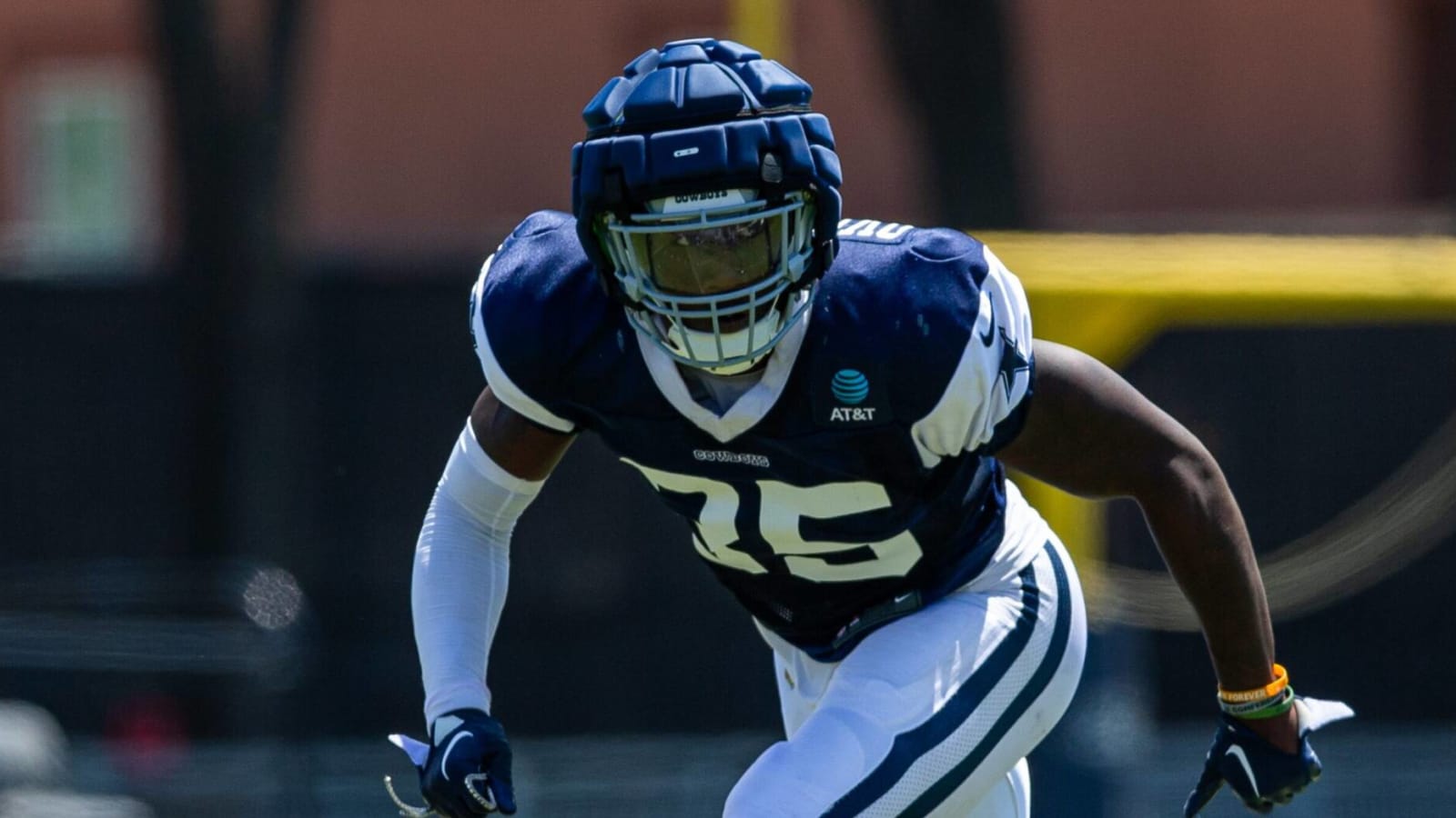 Cowboys linebacker DeMarvion Overshown out vs Seahawks with knee injury