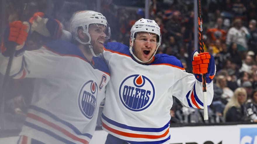 Who were the Oilers three stars from their first round series?