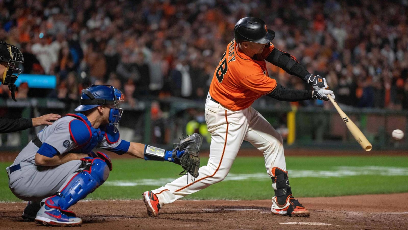 Watch: Giants beat Dodgers on close play at first base