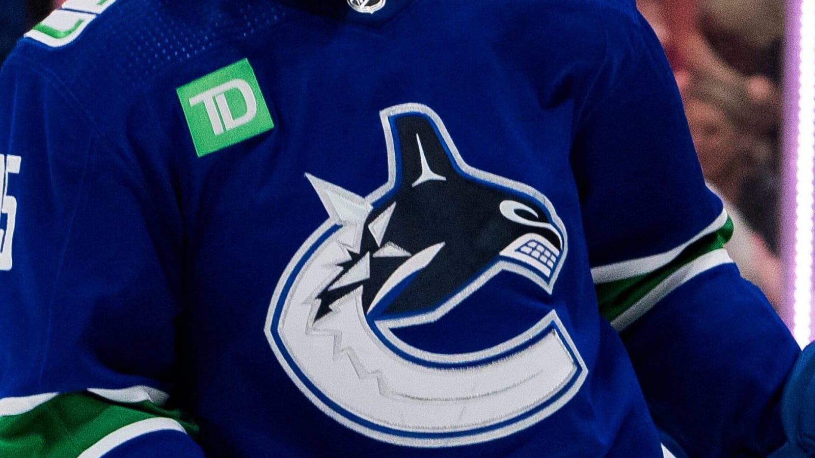 Canucks acquire Ilya Safonov from Blackhawks for future considerations