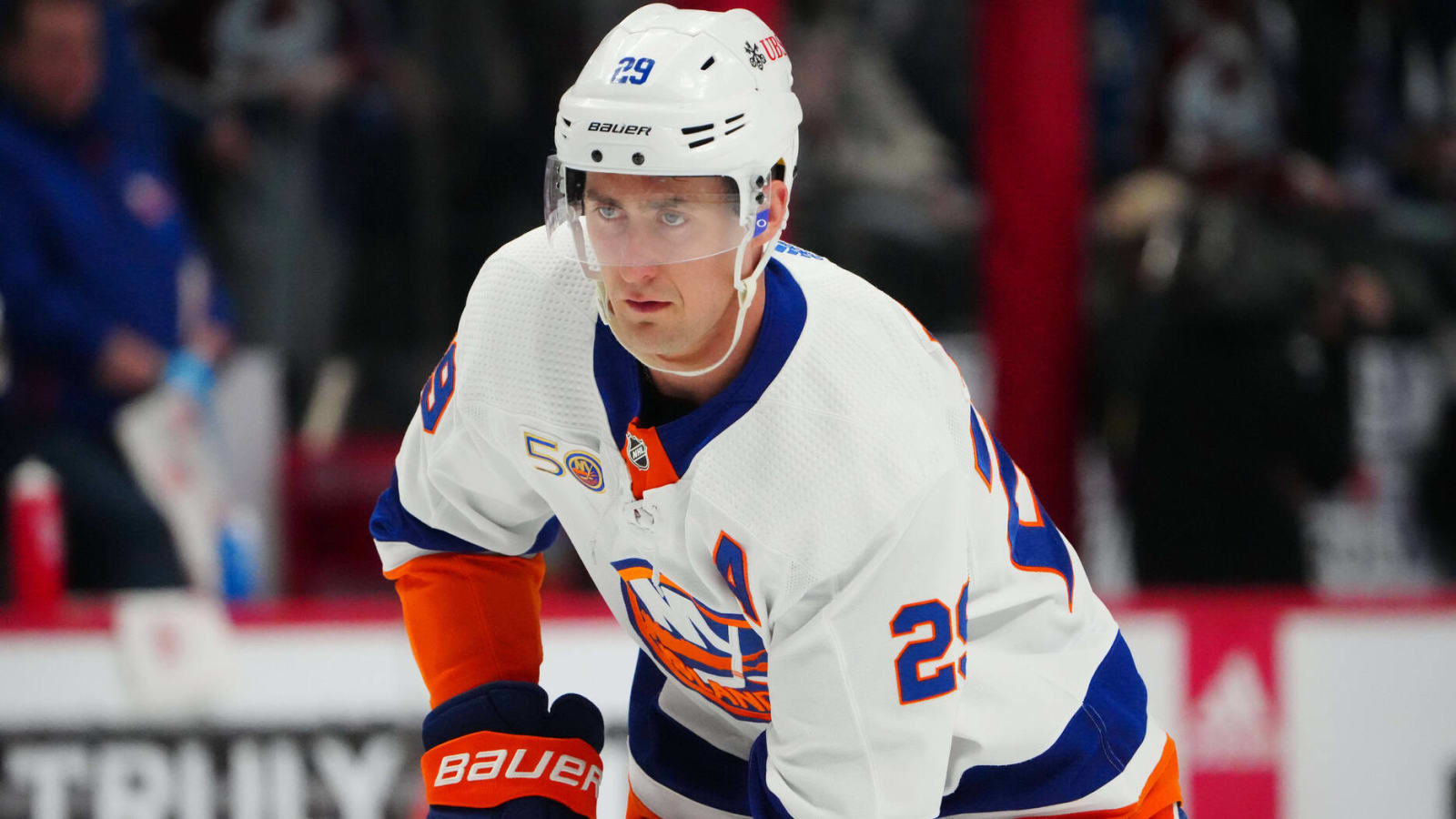 Watch: Islanders player pulls out own tooth on bench