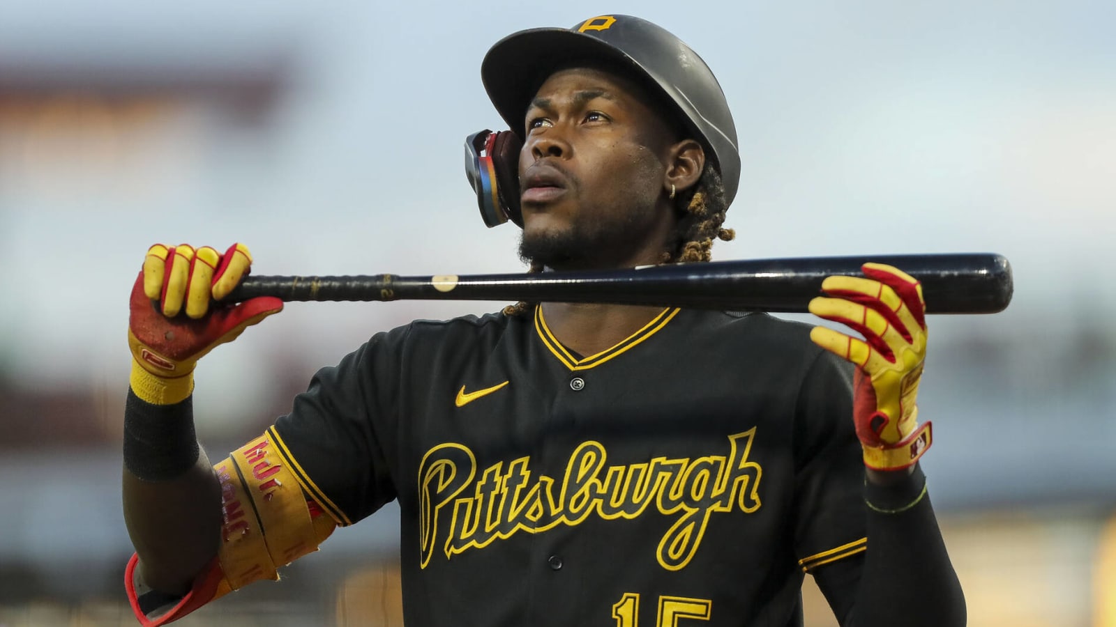 Oneil Cruz accidentally launches bat deep into stands