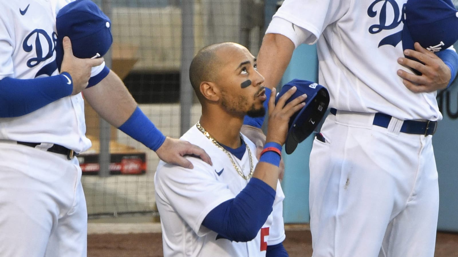 Dodgers star Mookie Betts explains decision to kneel during national anthem