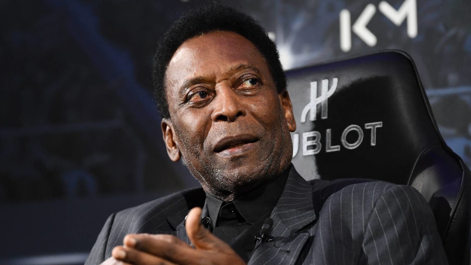 Pele to spend Christmas in hospital after cancer worsens
