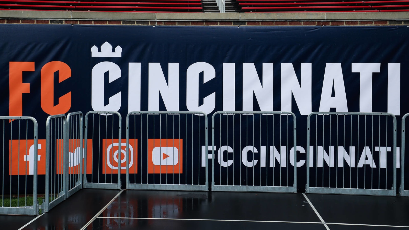 FC Cincinnati introduce manager Jaap Stam with wrong picture 