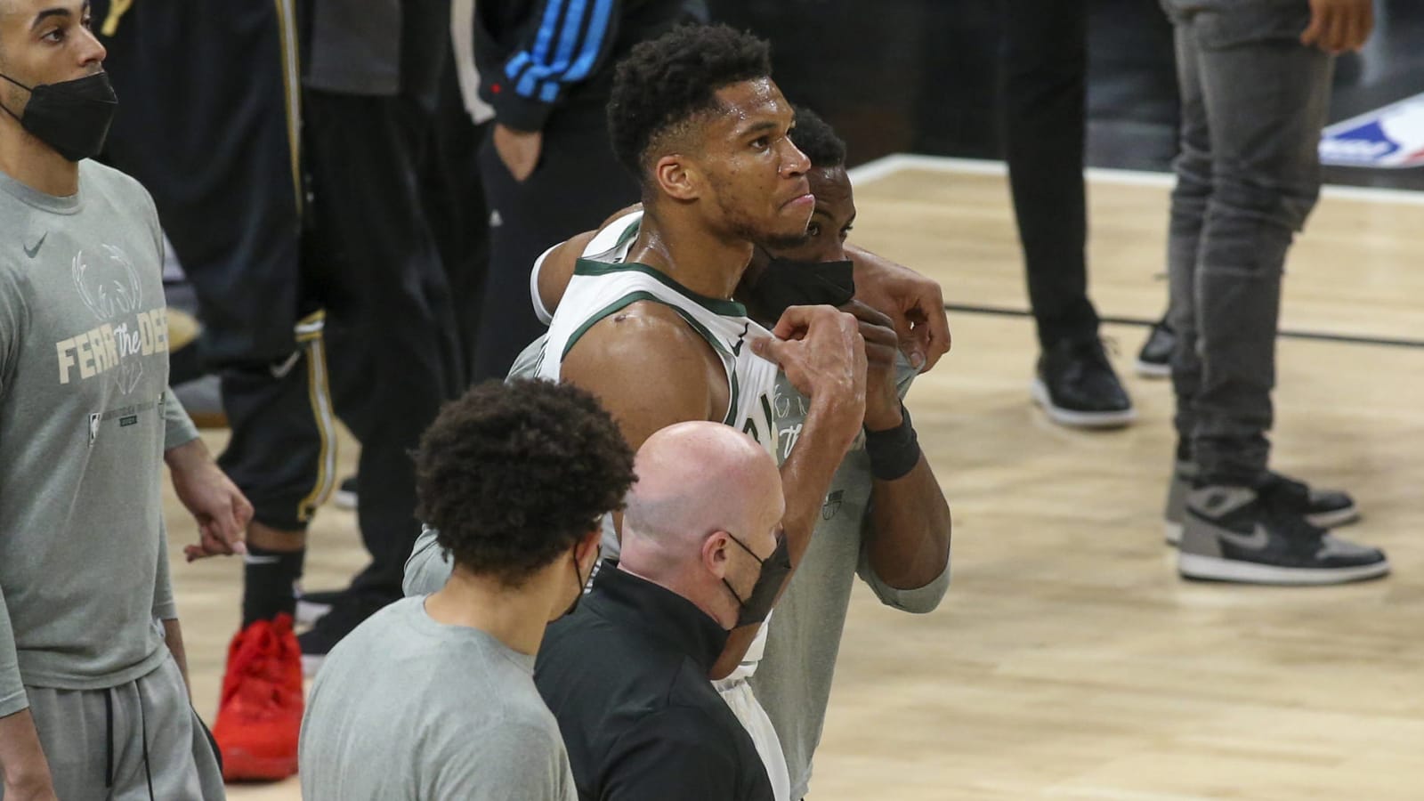 Bucks reportedly fear Giannis suffered 'severe' ACL injury