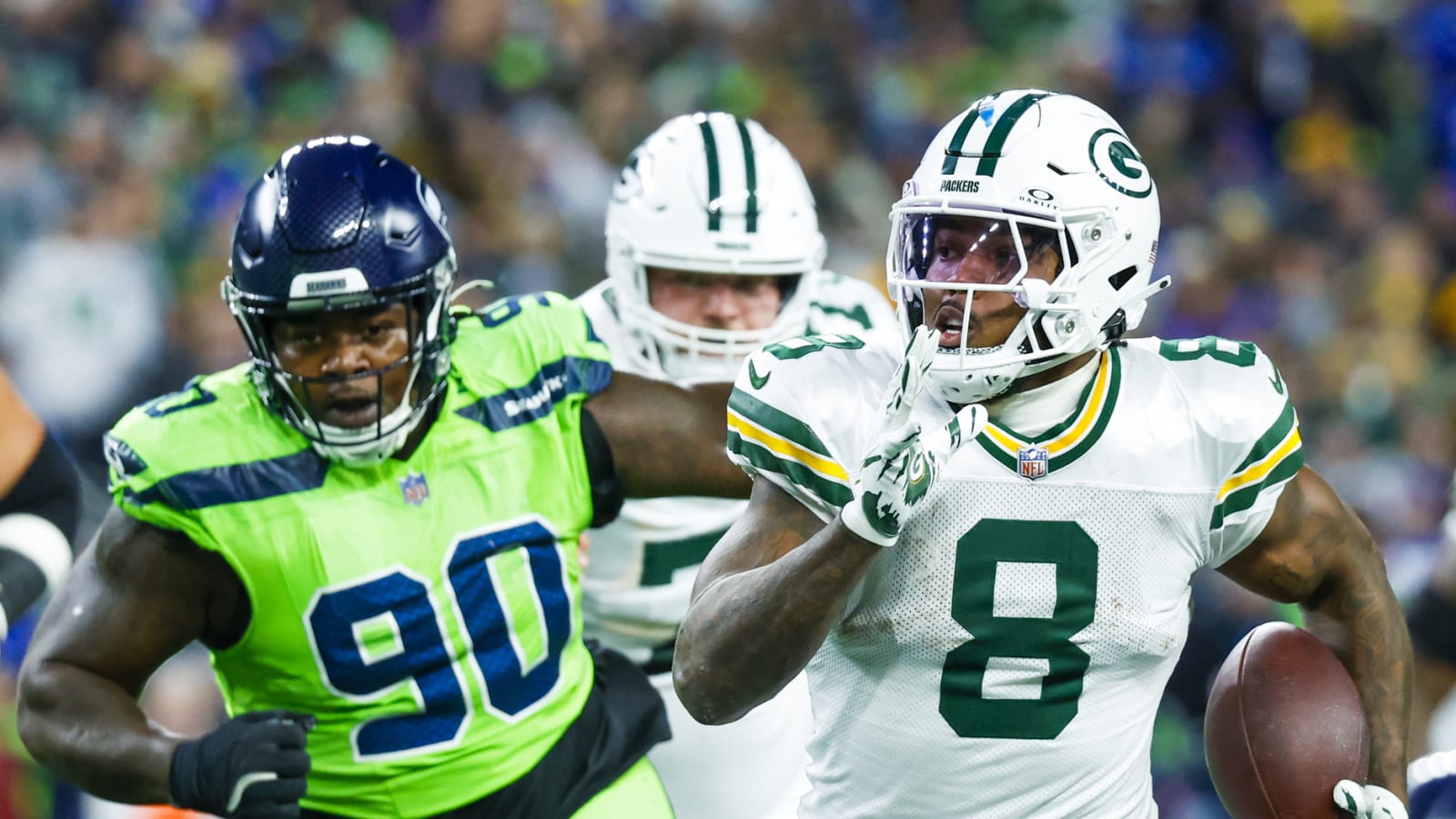 Packers prove to be too much for Seahawks, who lose Smith to injury