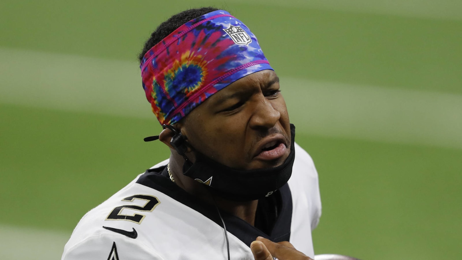 Jameis Winston's weirdly funny warm-up routine going viral
