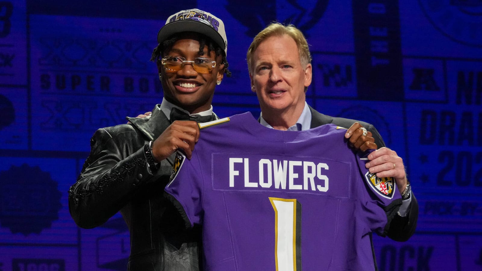 Watch: Ravens rookie WR Zay Flowers gifts father new car