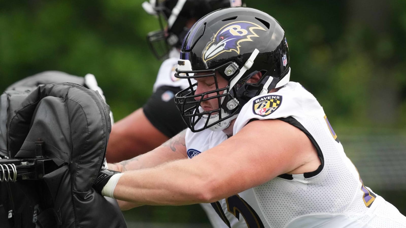 Ravens trade OL Greg Mancz to Dolphins