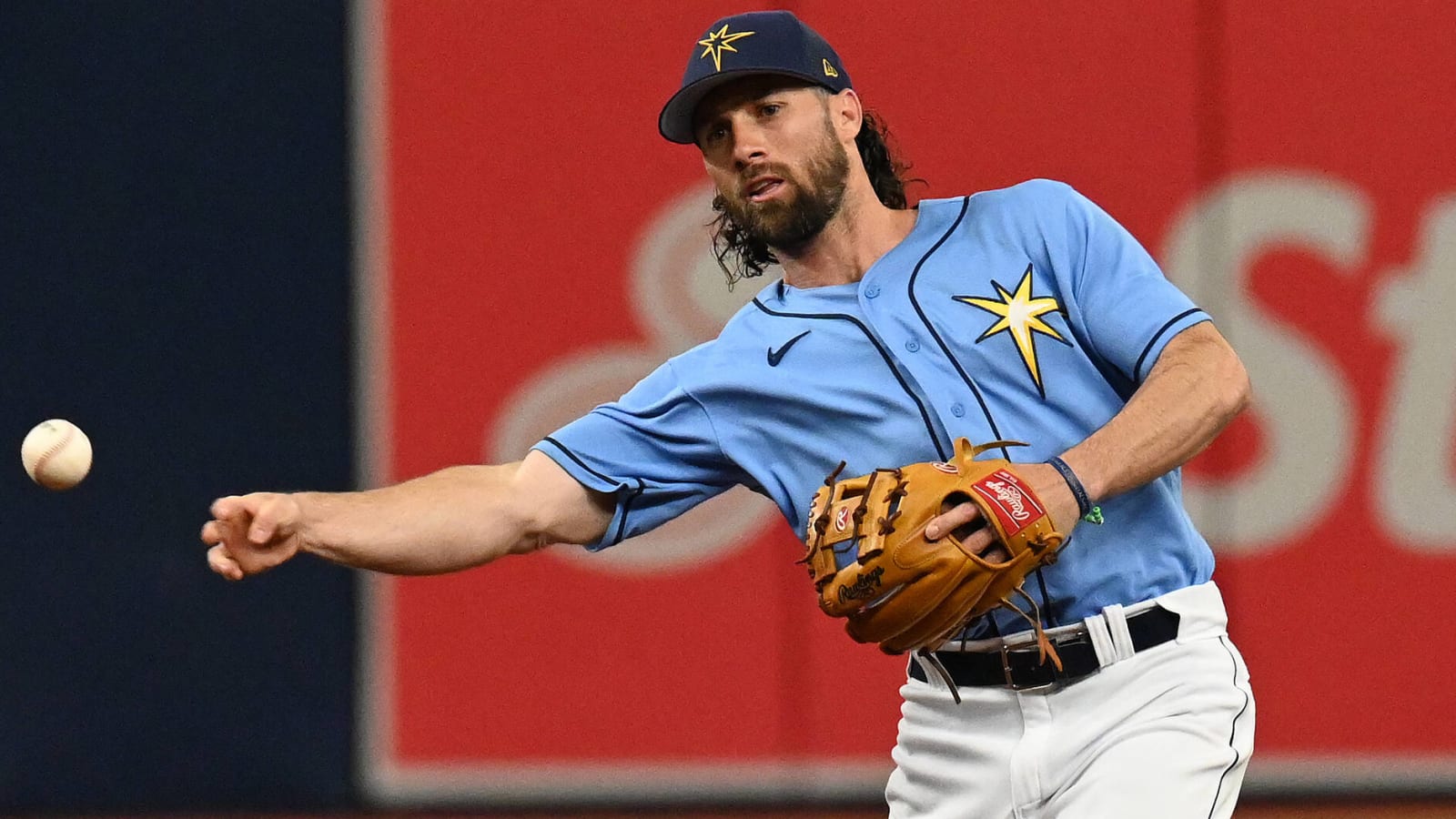 Braves bring back utility man Charlie Culberson