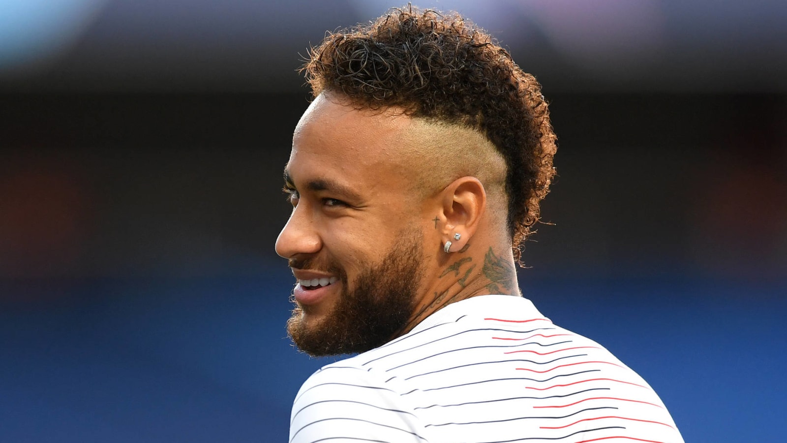 Neymar talked to Messi about joining Paris Saint-Germain