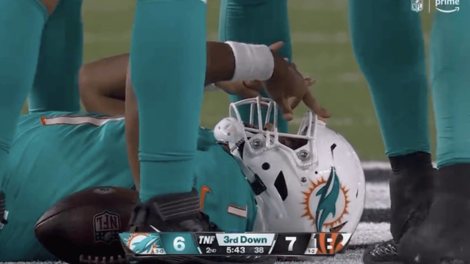 Tua Tagovailoa carted off field with scary head injury in Dolphins-Bengals