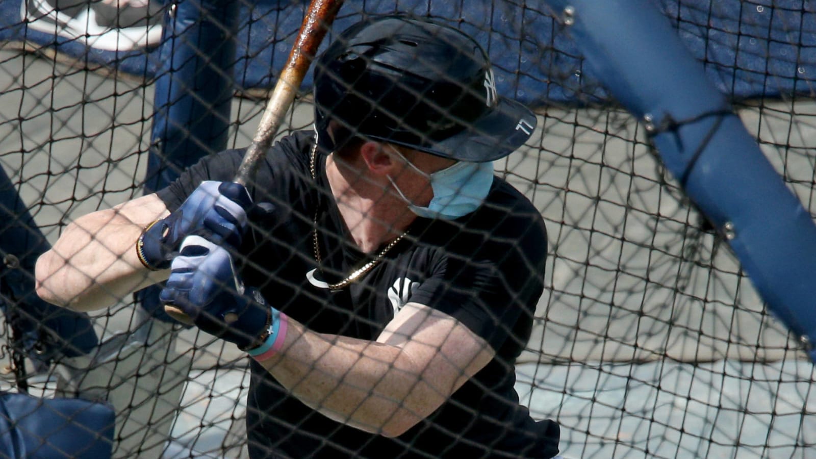 Yankees' Clint Frazier may wear mask during games