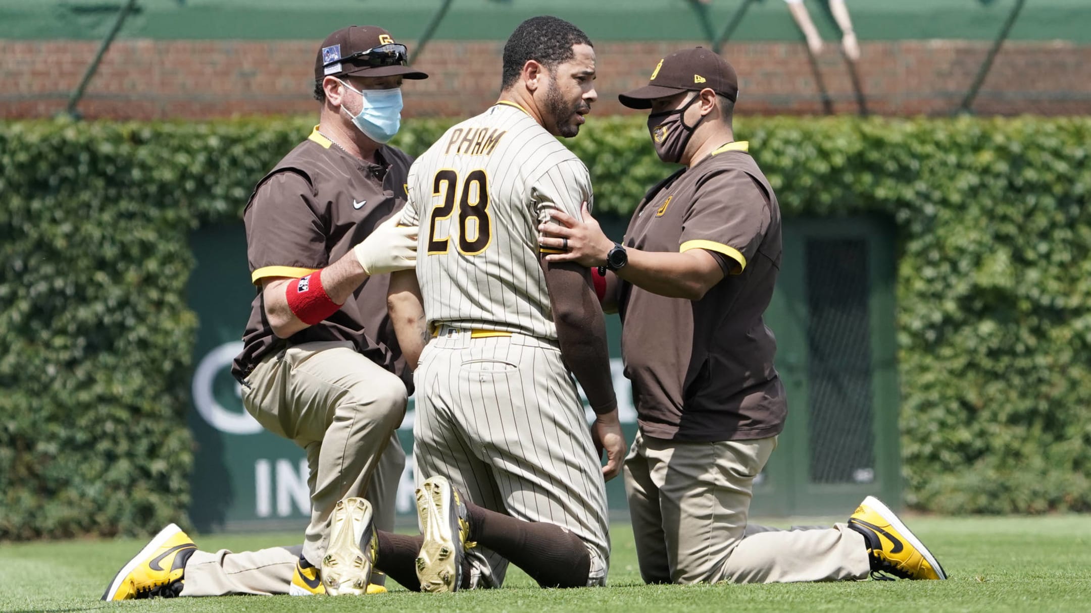 Pham gets into confrontation with Padres 3B coach