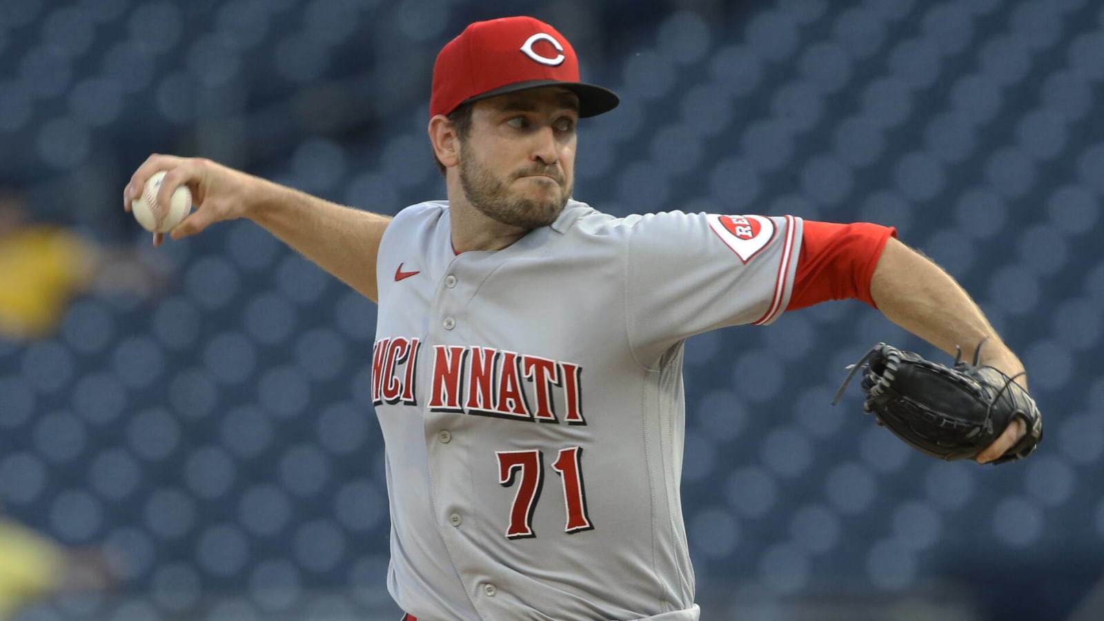 Reds’ Overton diagnosed with stress reaction in back