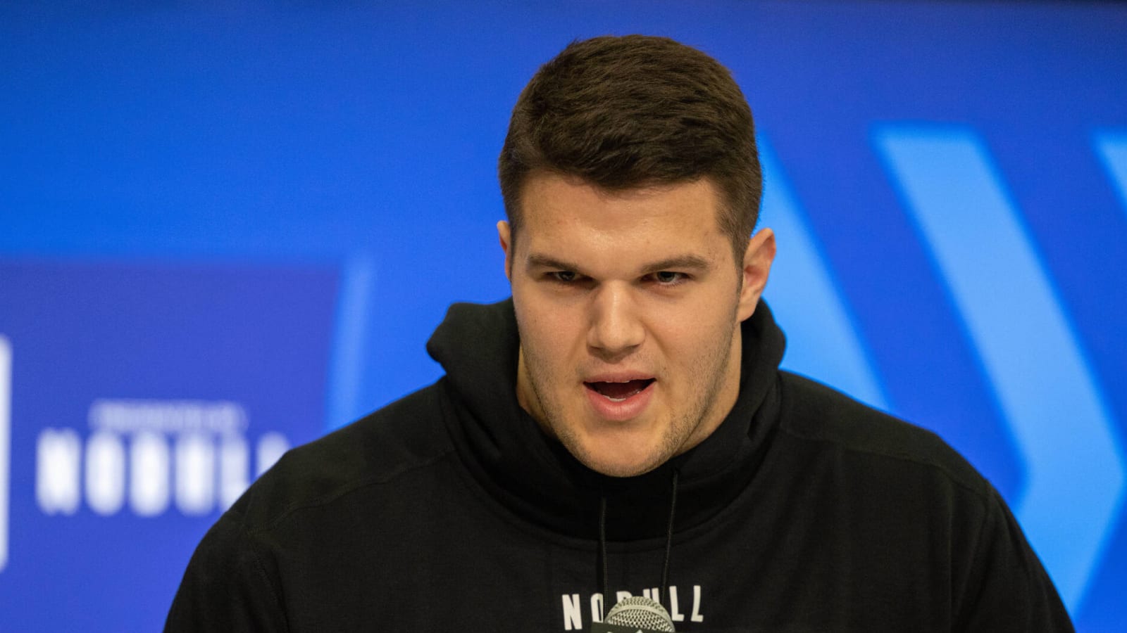 Buccaneers sign first-round pick, concluding rookie deals