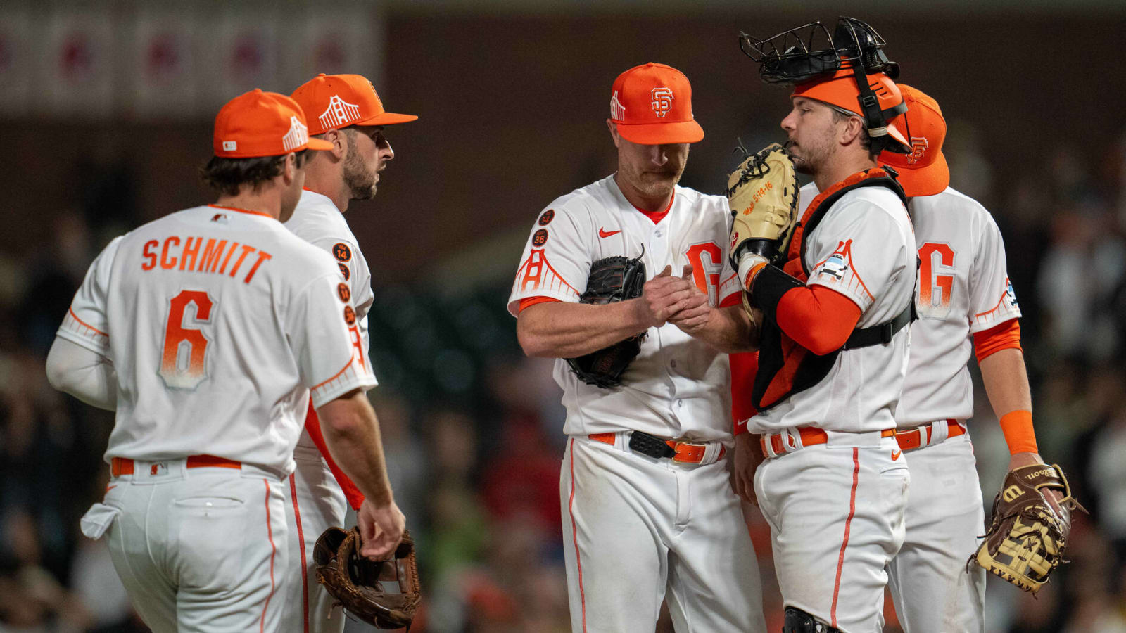 Watch: Giants pitcher loses no-hitter in dramatic fashion