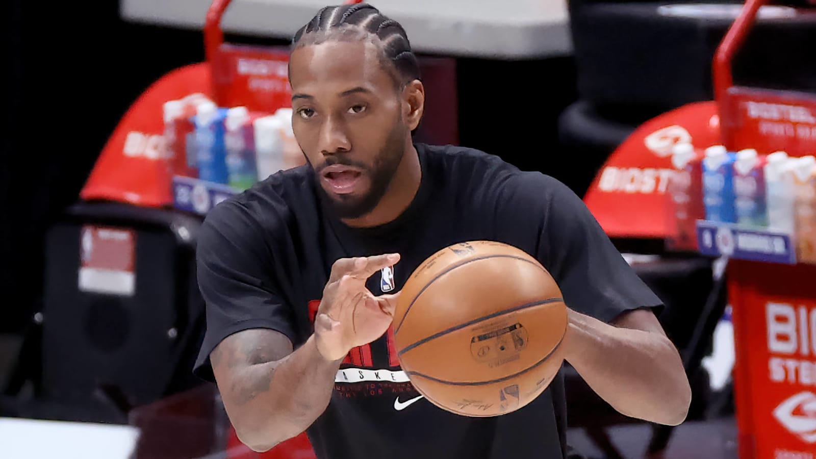 Kawhi Leonard staying with Clippers via four-year, $176.3M deal