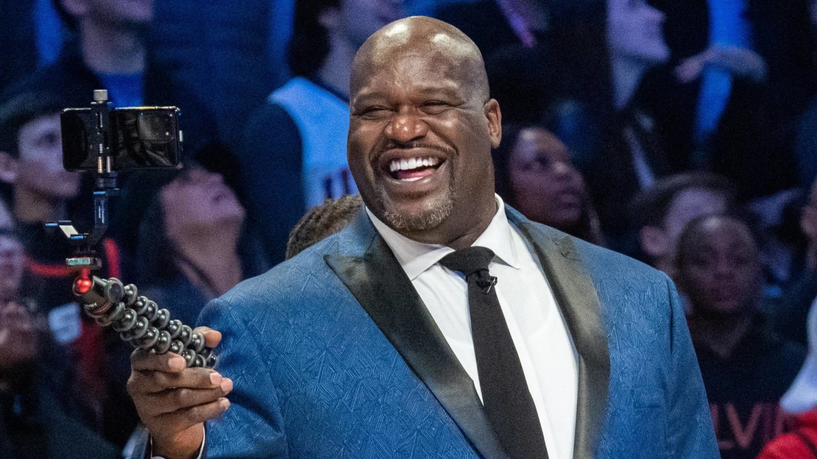 Shaq shares story about buying laptops for stranger’s kids