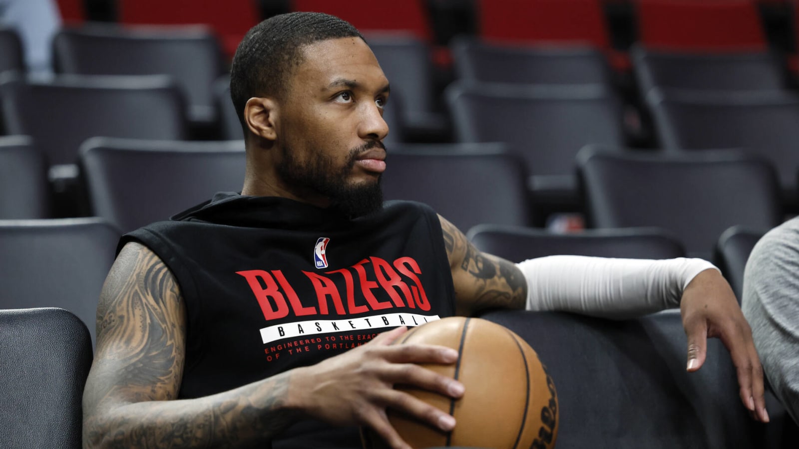 Raptors emerging as serious threat to land star PG