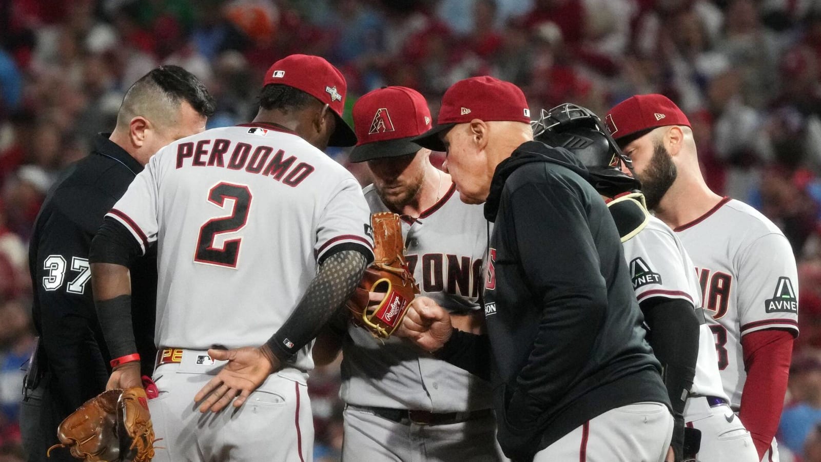 Watch: Diamondbacks make pathetic error in Game 2