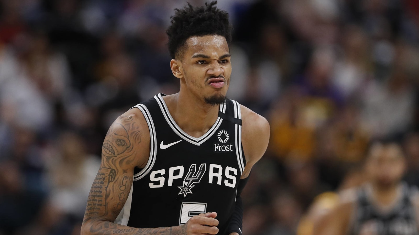 Watch: Dejounte Murray thrills neighborhood kids with driveway dunk session