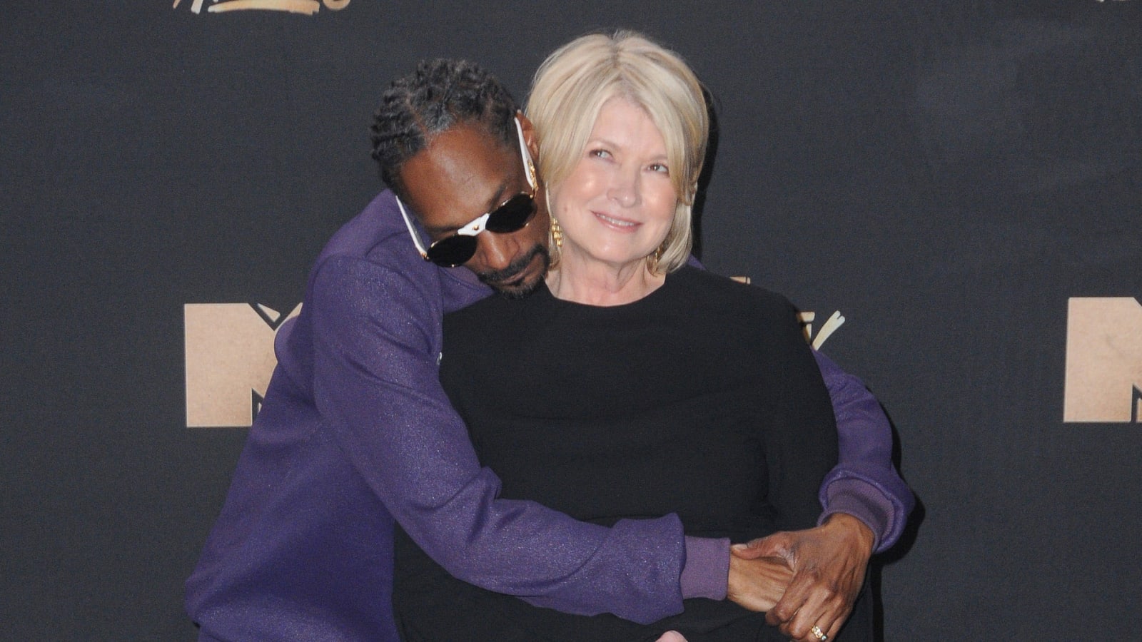 30 celebrities who are self-described foodies