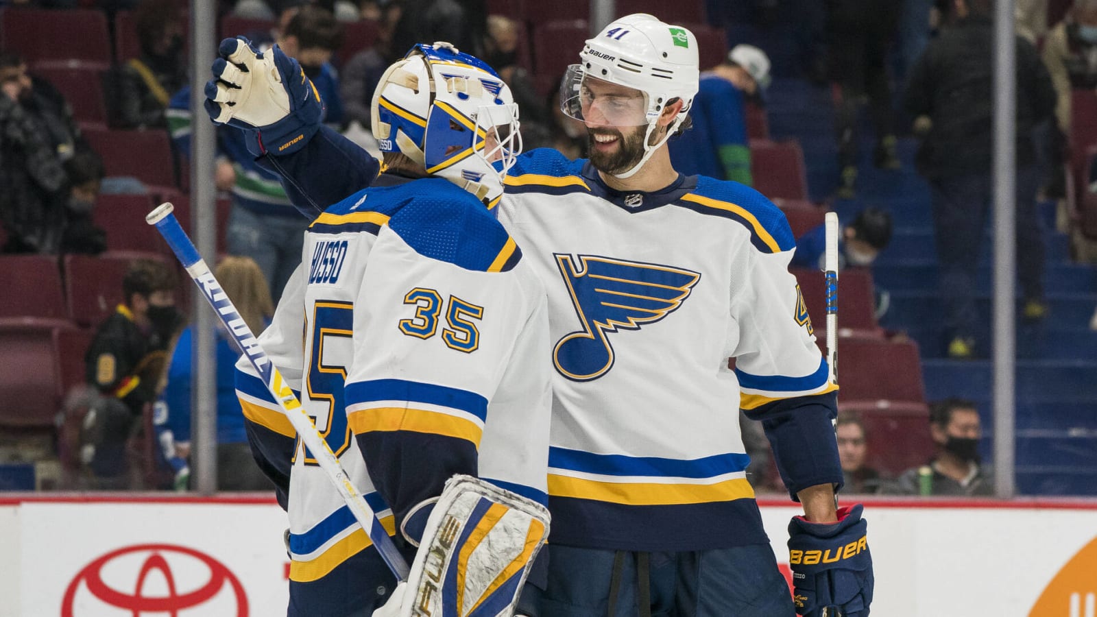 Blues extend Robert Bortuzzo, Logan Brown