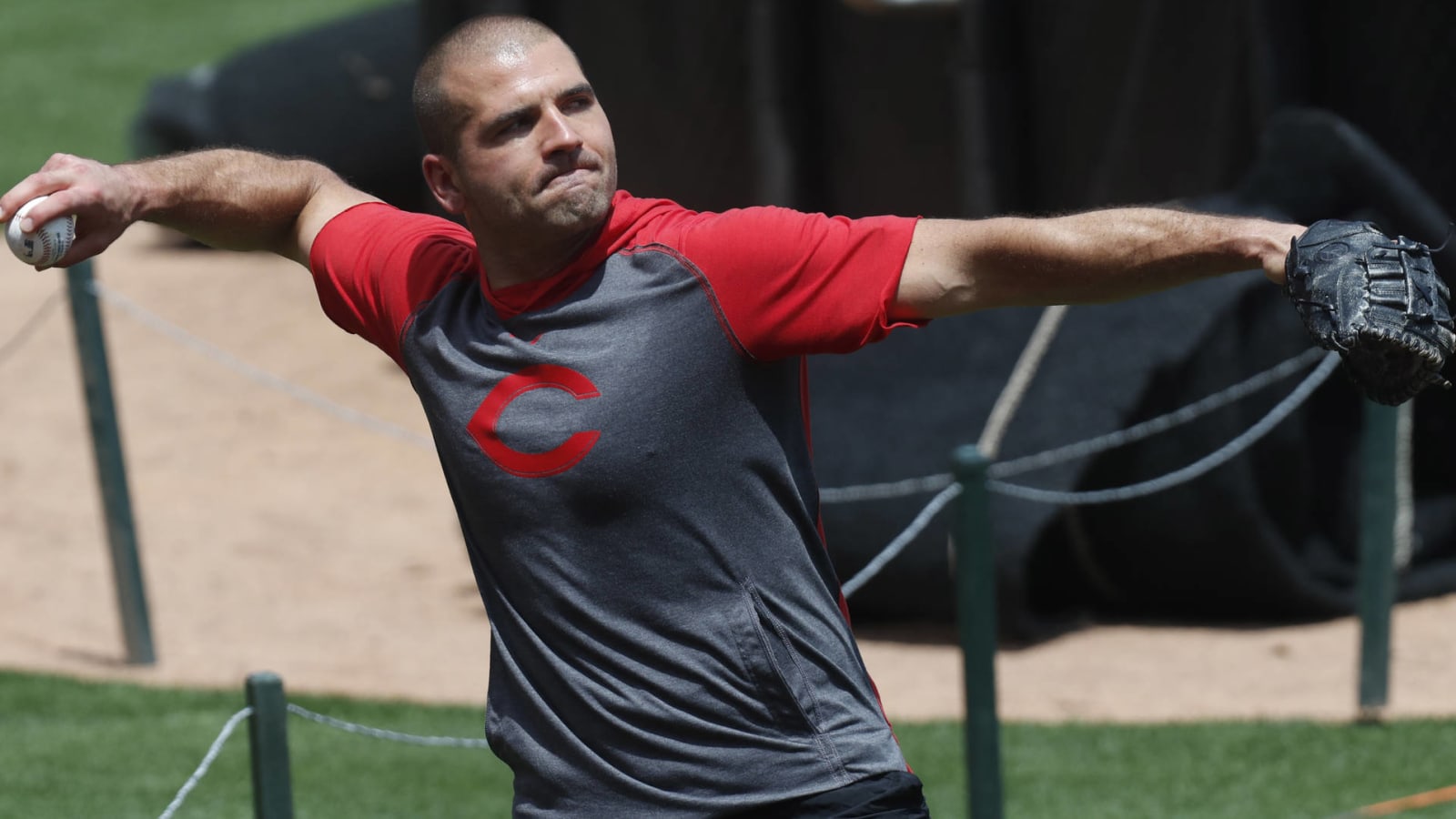 Joey Votto dislikes MLB’s fake crowd noise