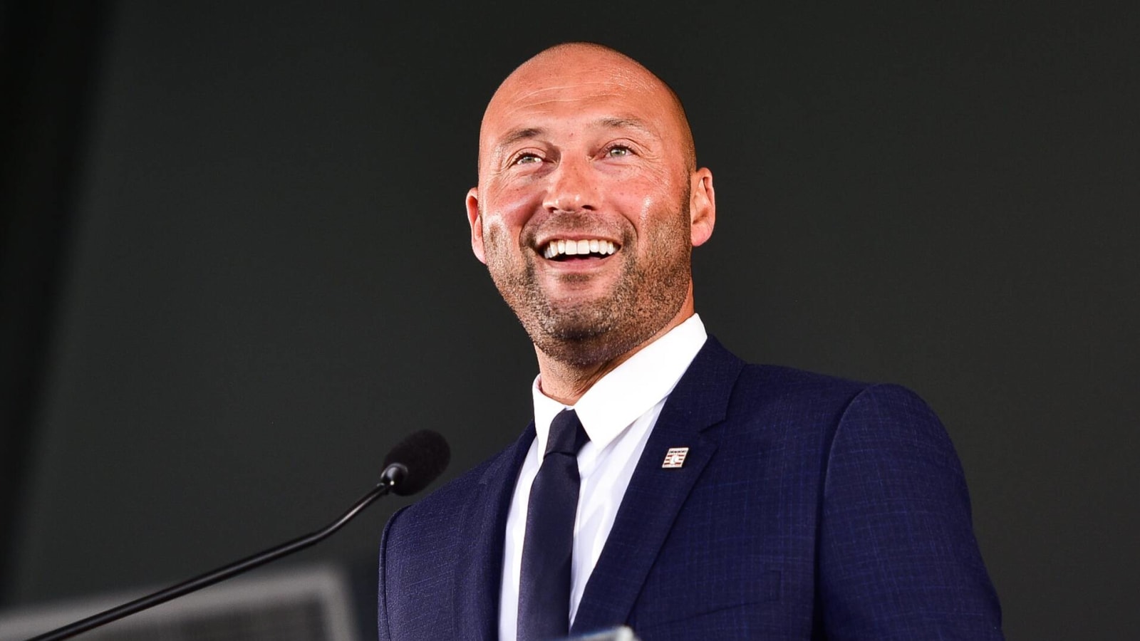 Derek Jeter surprises sports fans with big decision