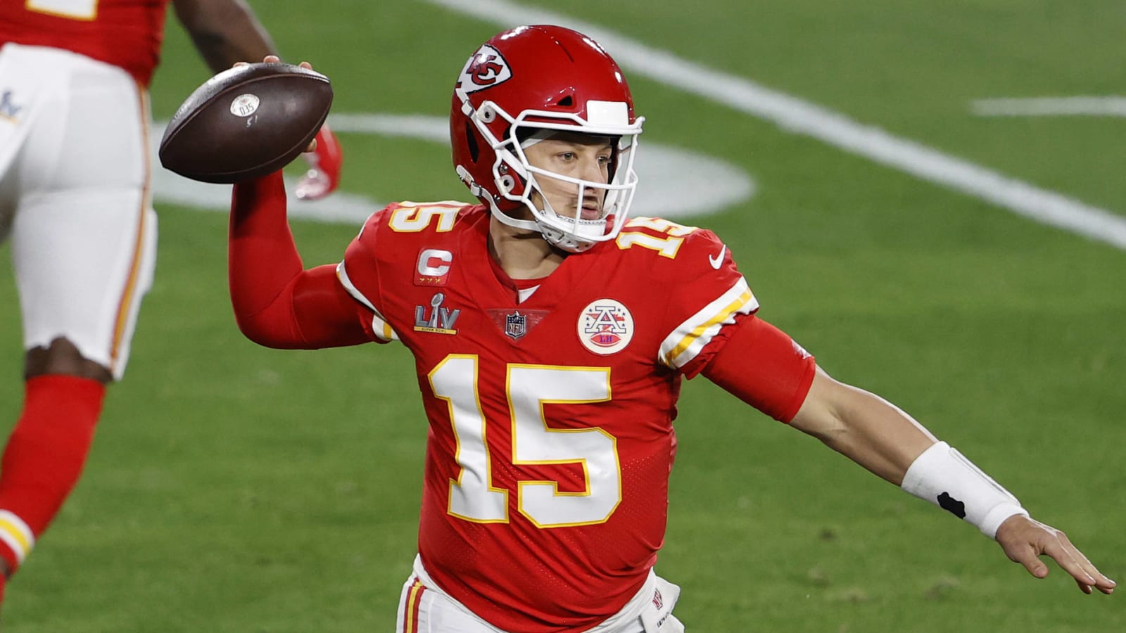 Patrick Mahomes shatters Tom Brady’s record rookie card sale