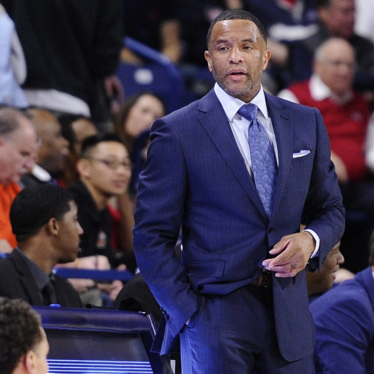 Former Arizona star Damon Stoudamire favorite for HC job?