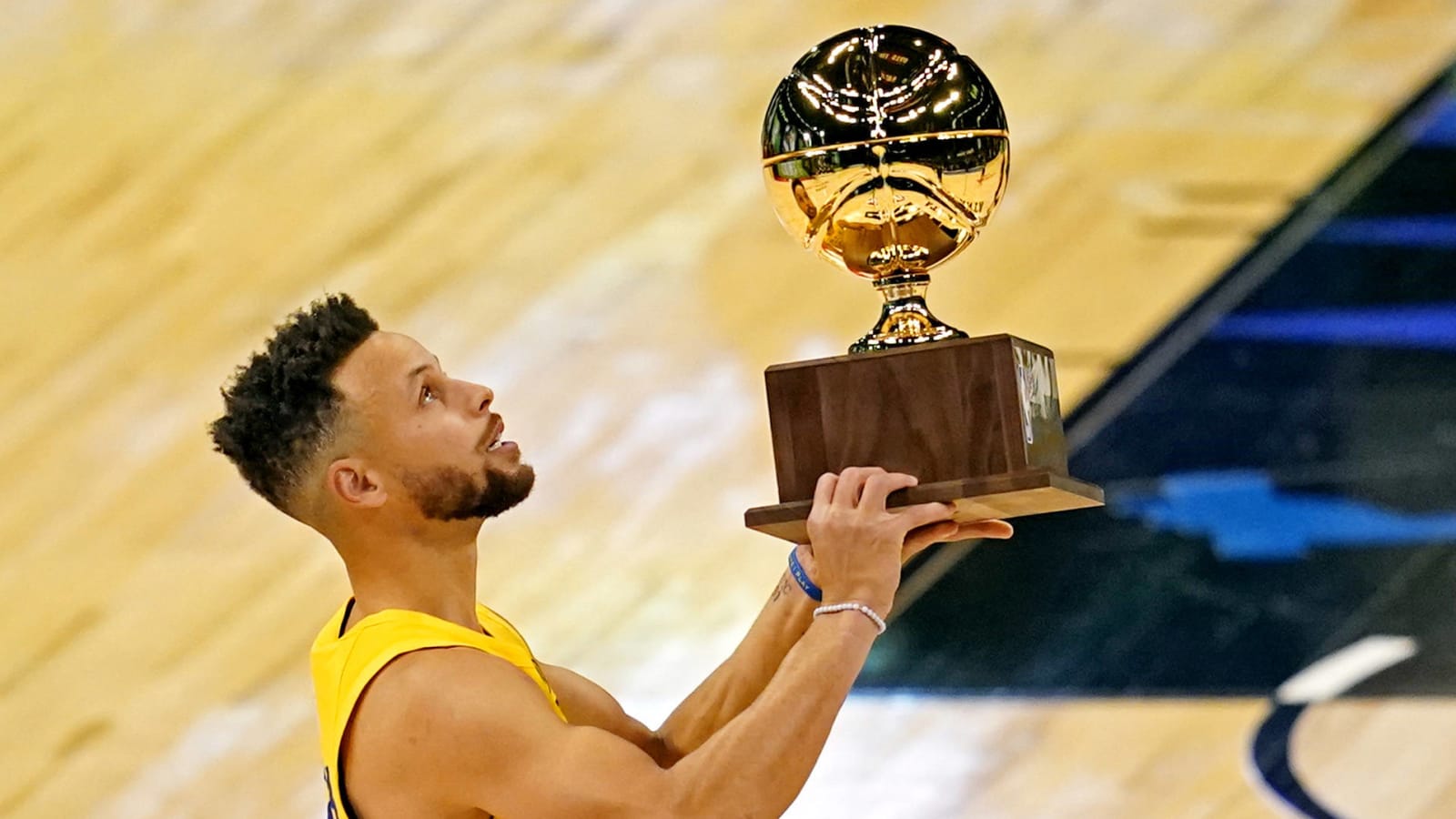 NBA world reacts to Stephen Curry winning three-point contest