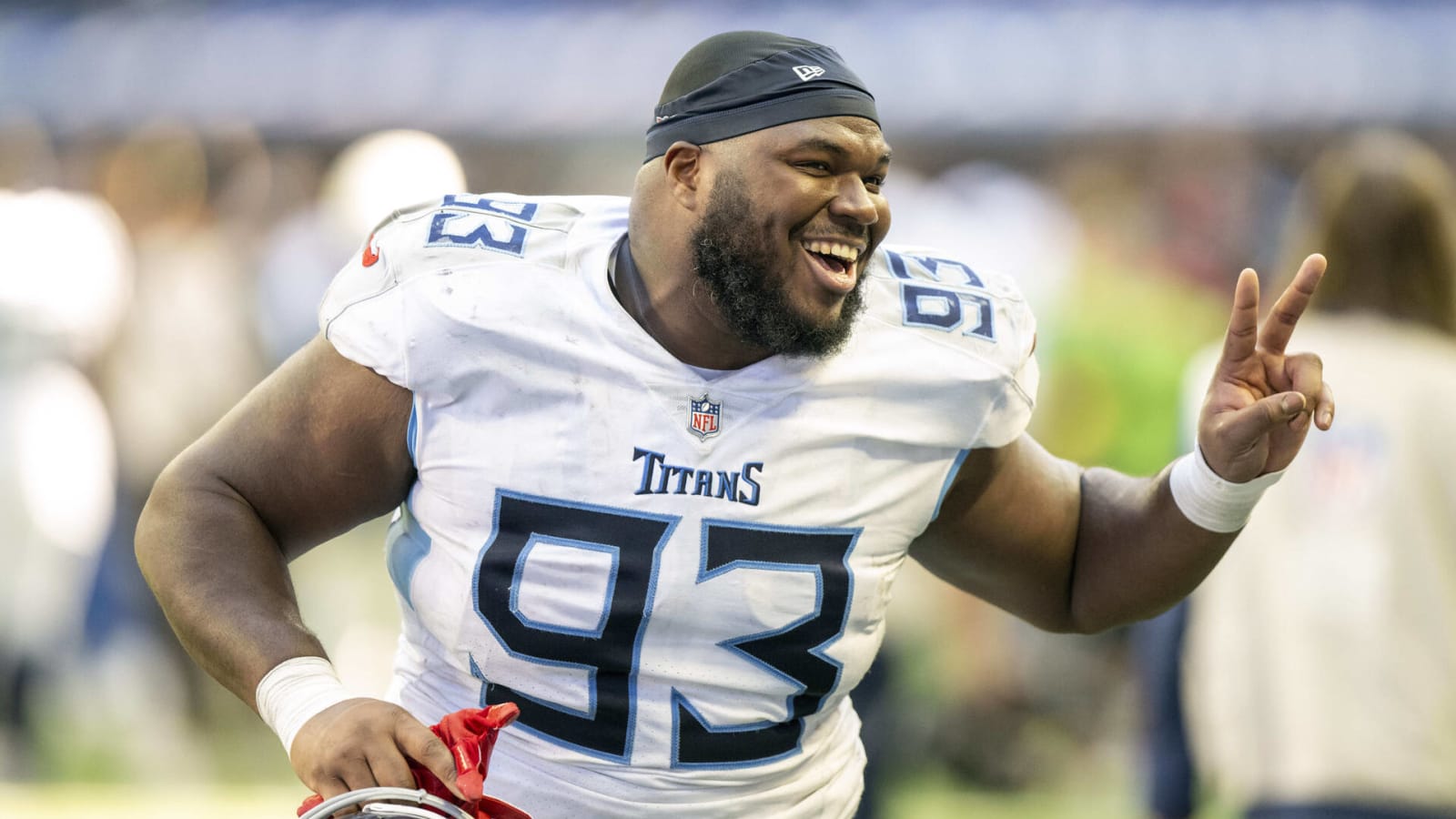 Starting DT signs RFA tender with Titans