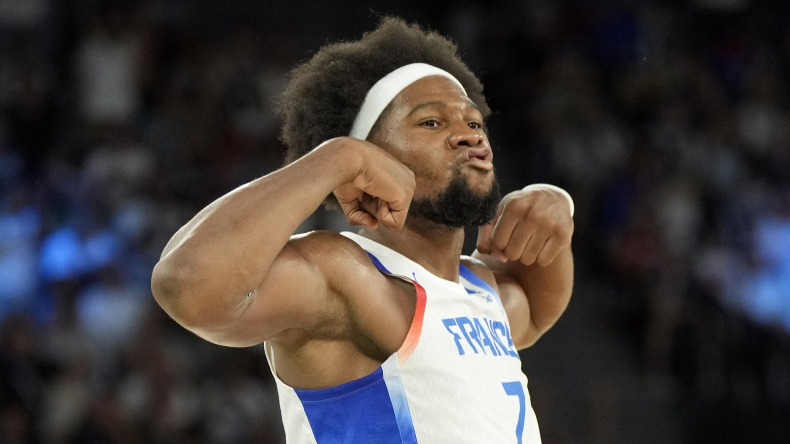 Former Sixers convinced Yabusele to sign with Philadelphia