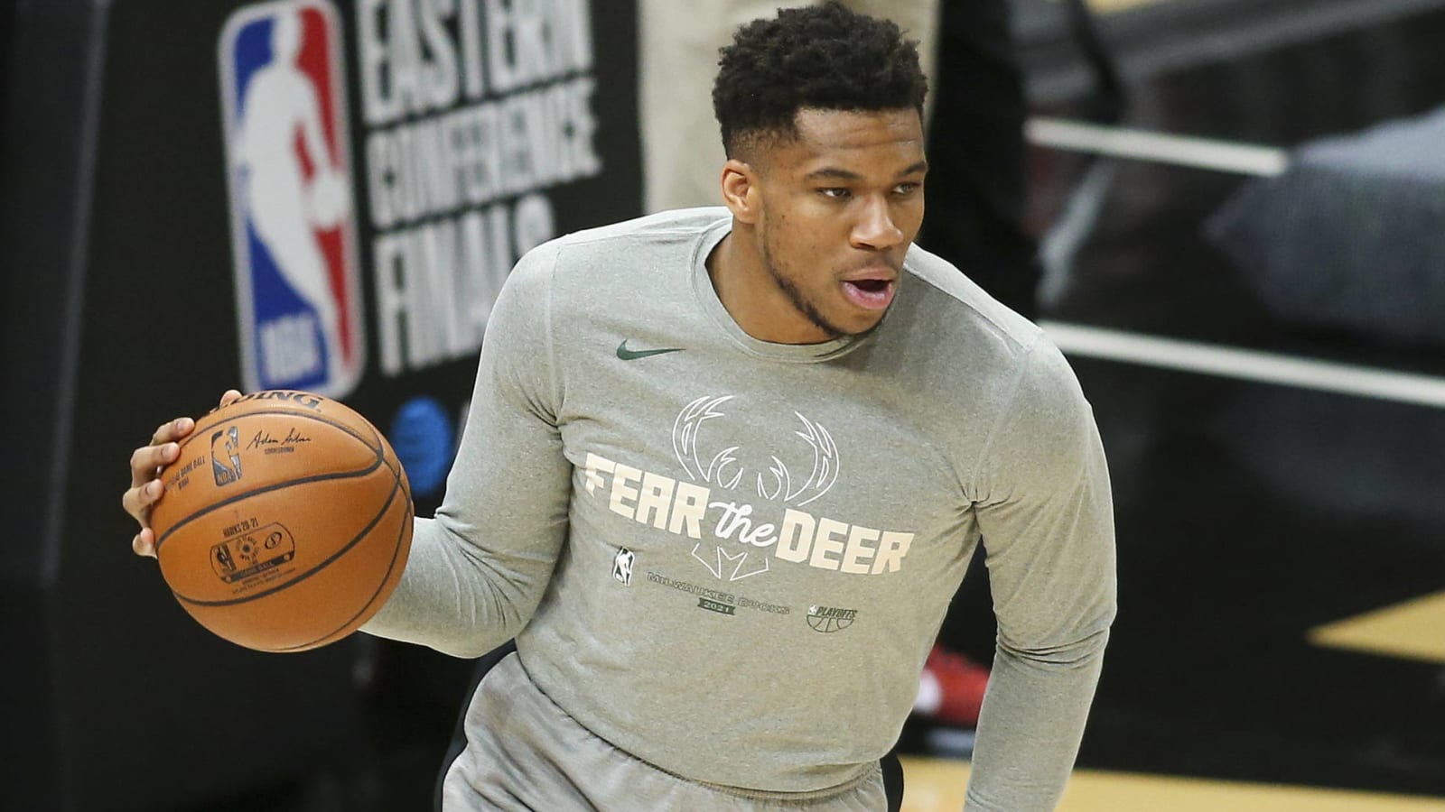 Giannis making 'significant progress' in knee recovery