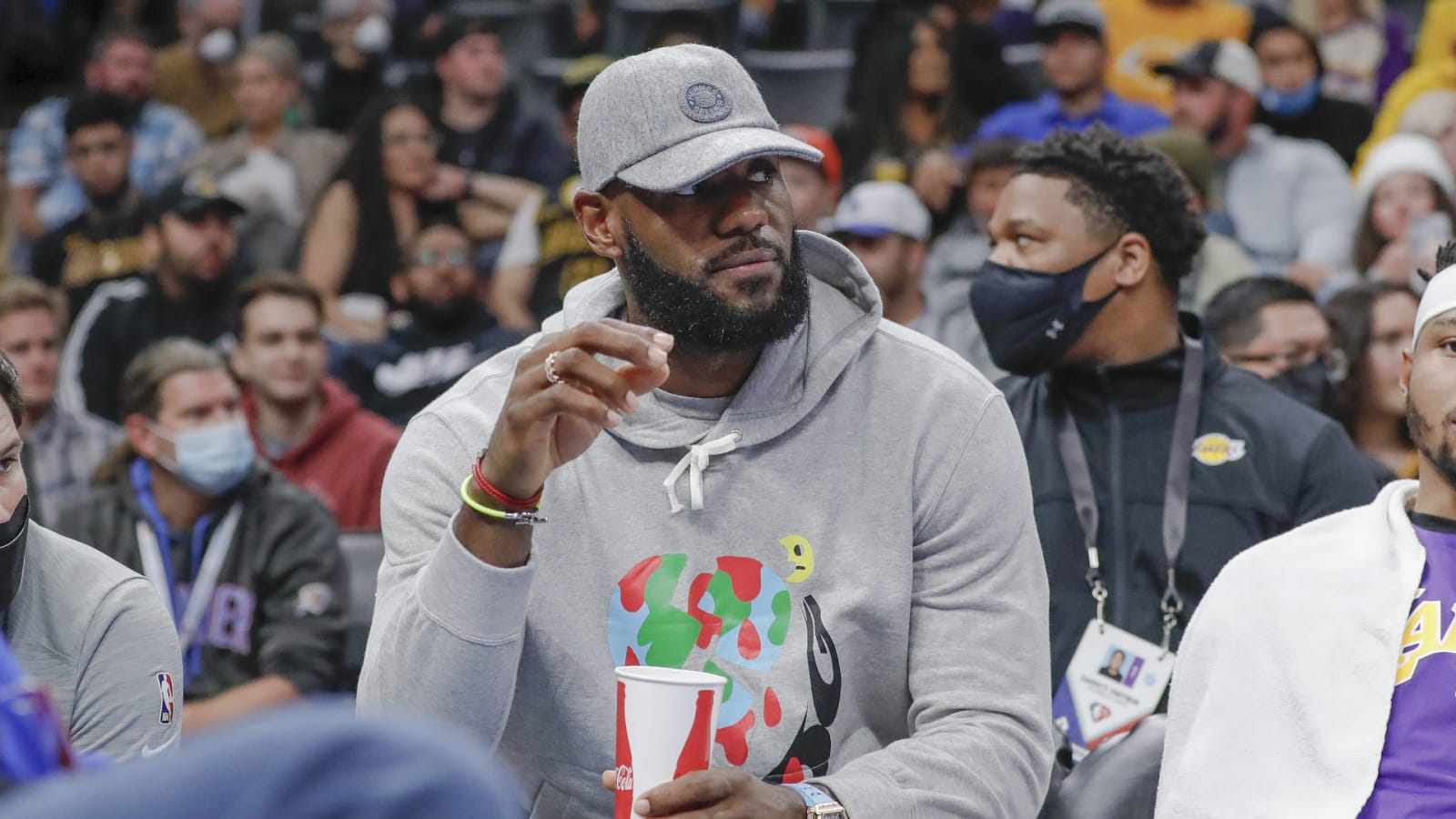LeBron James out at least one week with abdominal injury | Yardbarker
