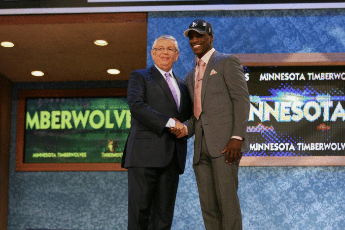 2009: Timberwolves draft Jonny Flynn instead of Stephen Curry