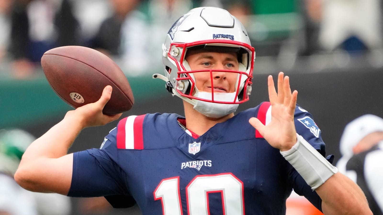 Patriots QB Mac Jones reacts to benching