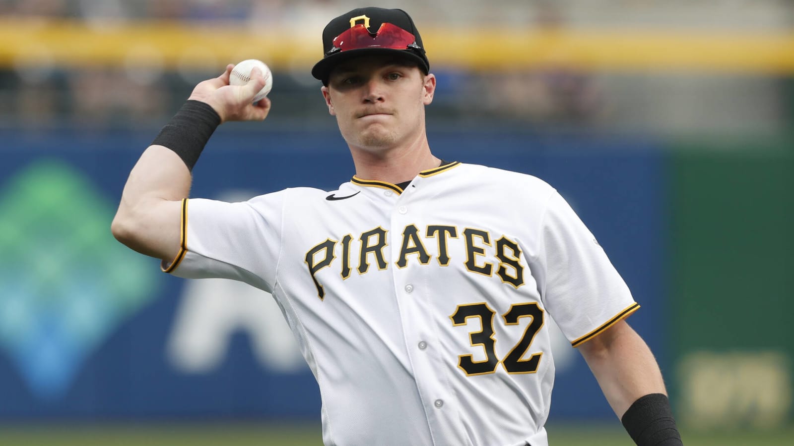 Pirates have big No. 1 pick decision to make while recent top pick shines